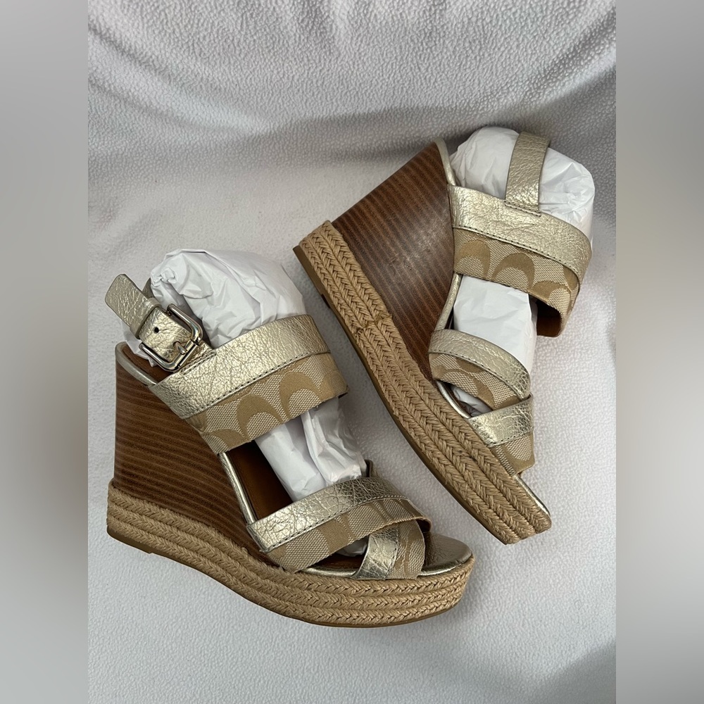 COACH SHOES MALLORY SIGNATURE WEDGES SANDAL PLATFORM GOLD METALLIC KHAKI 8.5.